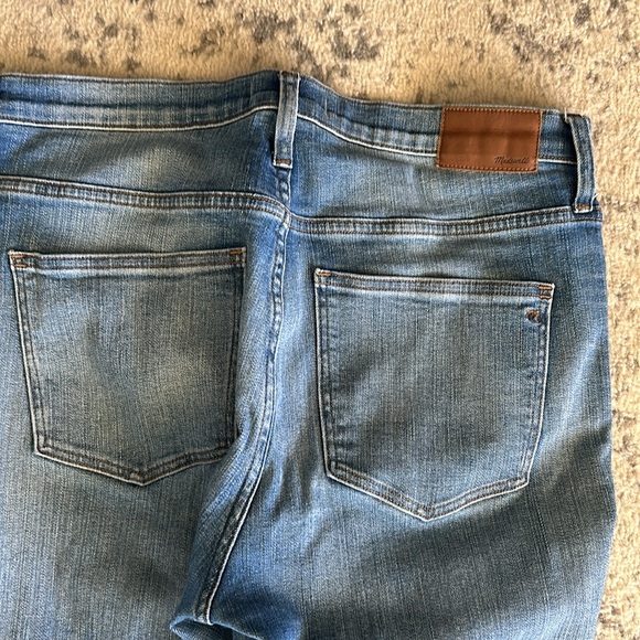 Madewell 9" High-Rise Skinny Jeans: Destructed-Hem Edition Size 32 - Picture 13 of 13